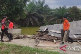 BMKG imbau masyarakat waspada hujan petir  dan angin kencang di Bangka Barat