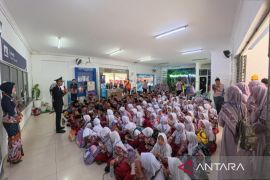 KAI Sumut edukasi anak anak kenali profesi dunia perkeretaapian