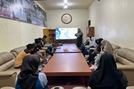 Fakultas Bisnis dan Informatika UMPR edukasi keamanan digital bagi guru-orang tua