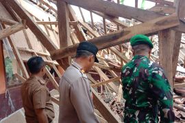 Disdik Garut membangun kembali sekolah ambruk dampak cuaca ekstrem