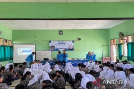 Mahasiswa FH UBB sosialisasikan hukum pertambangan-lingkungan di SMPN 1 Merawang