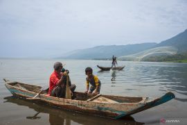 Cara Tradisional Menangkap Ikan Bilih Page 2 Small