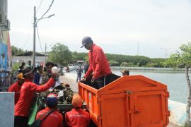 Pemkab angkut sampah seberat 500 kilogram di Pulau Harapan