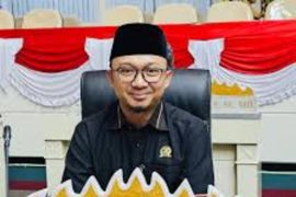 DPRD Lampung bantu lansia yang tinggal di bekas kandang ayam di Pringsewu