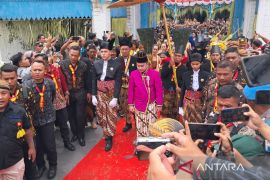 Putra bungsu PB XIII jalani prosesi jumenengan