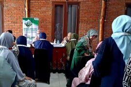 AMC dan Dompet Dhuafa hadirkan pemeriksaan kesehatan gratis di Pesantren Khadijah