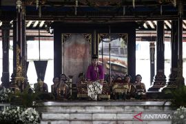 Upacara penobatan Raja baru Keraton Solo Pakubowono XIV