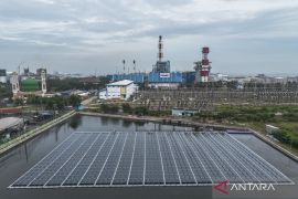 Menapaki jalan baru energi bersih