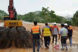Terpopuler: Pengerjaan jalan di NTB dipercepat, KUA-PPAS APBD NTB 2026, harga emas naik hingga orok bayi dibuang di Lotim