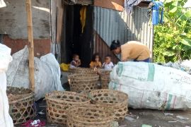 Pembinaan pemulung di Mataram dilakukan secara berjenjang