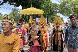 Ribuan peserta ramaikan pawai budaya meriahkan HUT ke-69 Lampung Selatan
