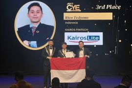 Pemuda Surabaya raih penghargaan "Creative Young Entrepreneur 2025" di Tunisia