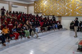 Dirut TVRI edukasi siswa Sekolah Rakyat Menengah Padang cinta NKRI