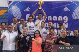 Turnamen Bulutangkis KONI Cup Siantar antar instansi, Bridgestone raih Piala Kapolres Siantar