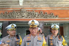 Bali Police investigate minivan crash killing 5 Chinese tourists