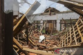 Perpustakaan sekolah ambruk di Pandeglang