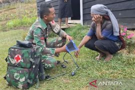 Satgas TNI Yonif 511/DY perkuat program CKG bagi warga Lowanom Lanny Jaya