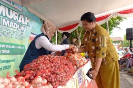 Trenggalek gelar operasi pasar murah untuk tekan inflasi