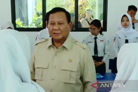 Prabowo: 75 persen sekolah di Indonesia telah terima smartboard