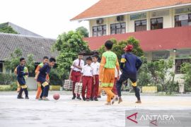 SPPG Polres Gresik sajikan menu lokal Nasi Krawu bagi penerima MBG