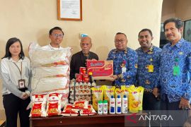 Kemensos dan Dinsos Manokwari salurkan bantuan bagi warga kategori PPKS