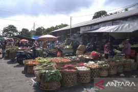Pasar Kreneng catat kenaikan harga cabai rawit jelang Galungan