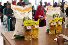 Bulog dan Pemkot Madiun salurkan bantuan beras jatah Oktober-November