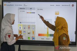 Kemendikdasmen berikan beasiswa untuk 150.000 guru pada 2026