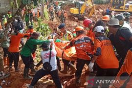 Tim SAR optimalkan pencarian korban bencana longsor di Cilacap