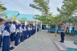 Polres Parimo edukasi keselamatan kepada siswa rangkaian Operasi Zebra