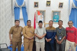 Bupati Tanjab Barat siap dukung penyebarluasan informasi dan rencana ANTARA Jambi kegiatan peduli lingkungan