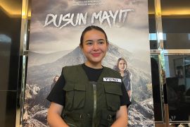 Amanda Taklukan Gunung 'Dusun Mayit'