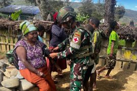 Satgas TNI Yonif 521/DY perkuat layanan kesehatan masyarakat di Jayawijaya