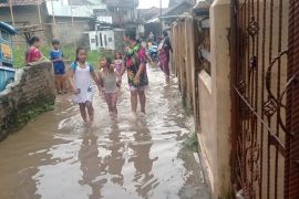 BPBD Lebak minta warga waspadai banjir dan longsor