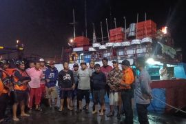 Basarnas Ternate evakuasi ABK KM Jeni Jaya 05 alami kerusakan mesin