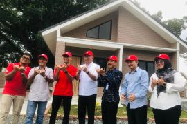 Sekjen Kemensos Robben Rico kagumi rumah SEPABLOCK PT Semen Padang