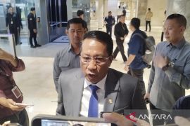 Menkum: Polisi yang terlanjur duduk di jabatan sipil tak perlu mundur