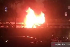 Mobil terbakar di Tol Slipi Jakarta Barat