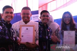 Kanwil Kemenkum Bengkulu serahkan sertifikat merek dan perseroan perorangan pada Festival UMKM RI