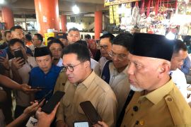 Mendag apresiasi stabilitas harga di Pasar Raya Padang, Gubernur Mahyeldi pastikan pasokan aman jelang Nataru