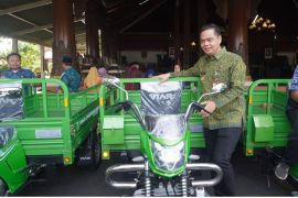 Pemkab Jepara bagikan kendaraan dukung pengembangan desa mandiri sampah