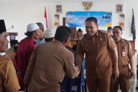 Bupati H M Syukur Buka Pelatihan Lembaga Adat Desa