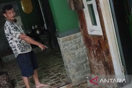 BPBD Cianjur menunggu pemeriksaan PVMBG terkait bau gas di Cugenang