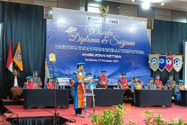 Upitra Solo luluskan 61 wisudawan pada Wisuda Angkatan ke-3