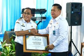 Bupati HSU terima penghargaan dari Kanwil Ditjen Pemasyarakatan Kalsel