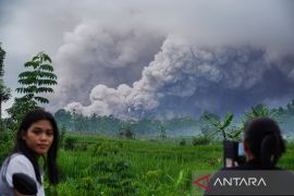 Erupsi Semeru berakhir pukul 18.11 WIB dengan status tetap Awas