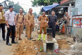 Wabup Belitung tinjau pekerjaan drainase Pasar Hatta