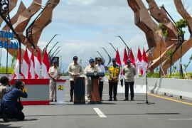 Prabowo urges regions to stop lining up students for his arrivals