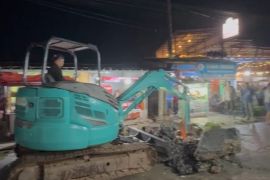 Atasi banjir di SDN Pamarayan, Pemkab Serang turunkan alat berat