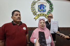 Koalisi UMKM menyerahkan petisi tolak Raperda KTR ke DPRD Jakarta